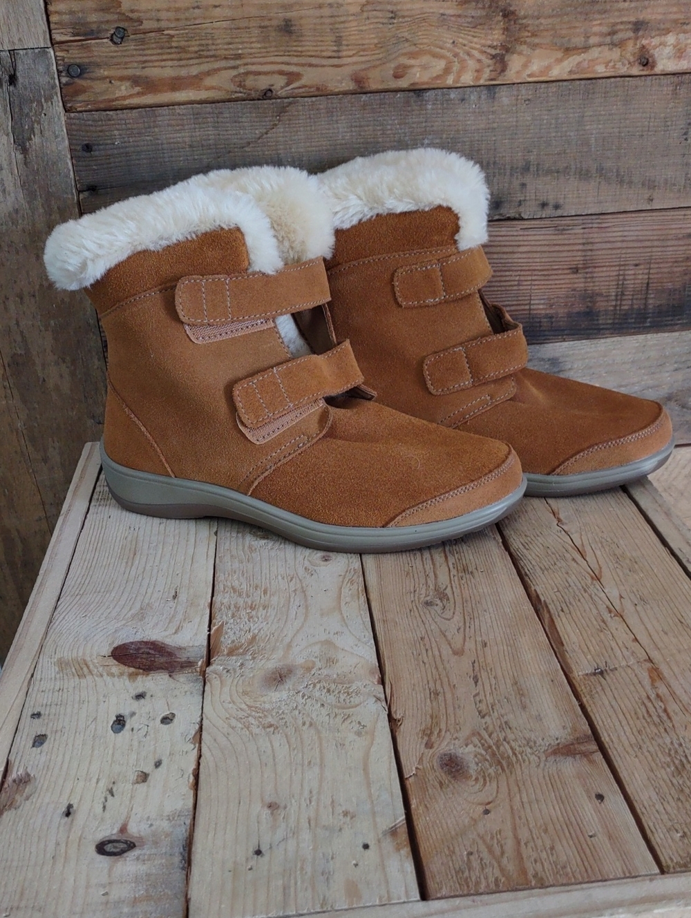OrthoFeet 888 Women's Tan Suede Winter Boots with Faux Fur Collar Size 8